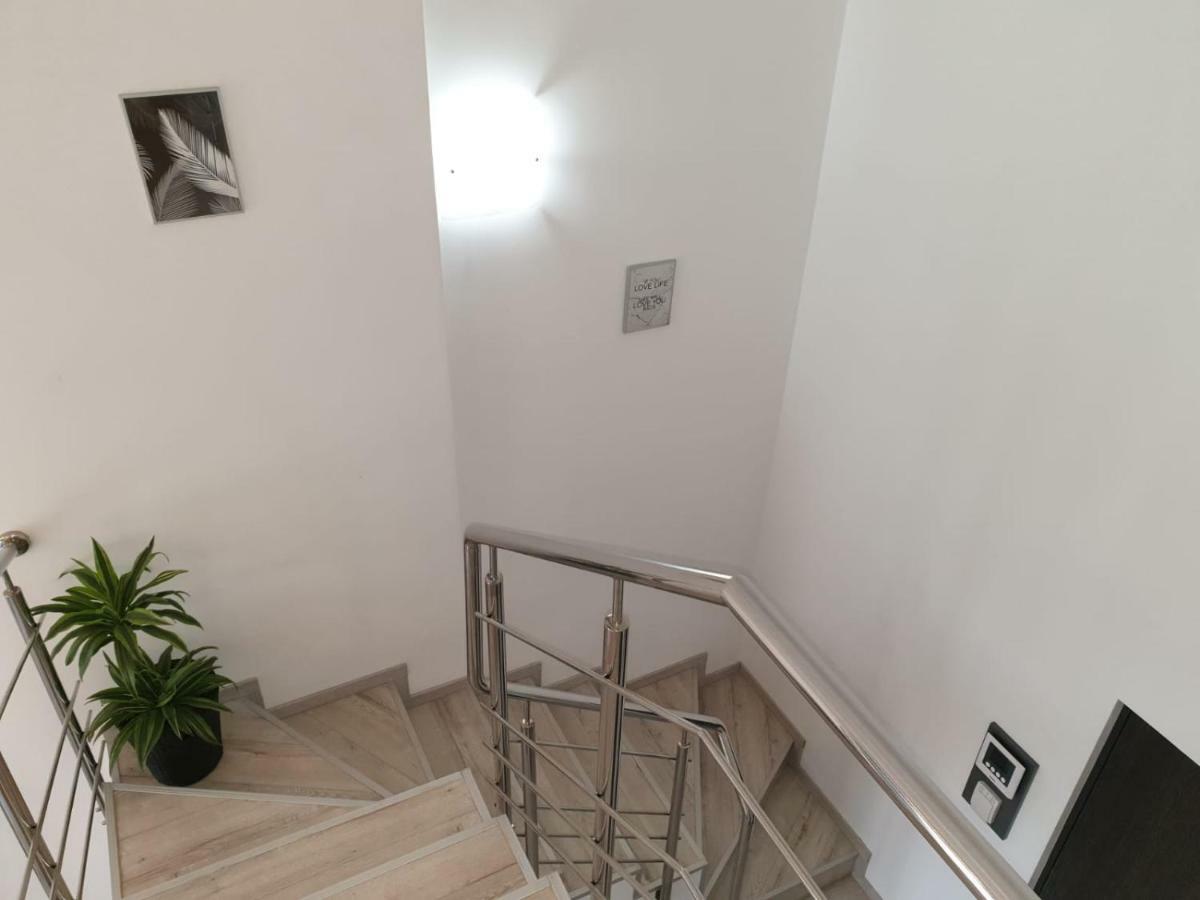Apartament Ana Premium Apartment Oradea Bagian luar foto
